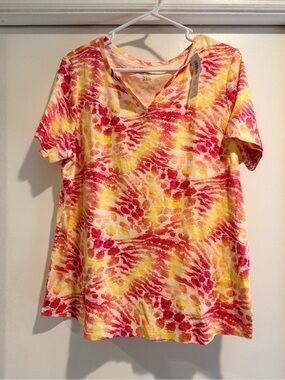 Chicos V-Neck Short Sleeve Top. NWT